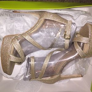 •Gianni bini shoes •color sand gold •never worn